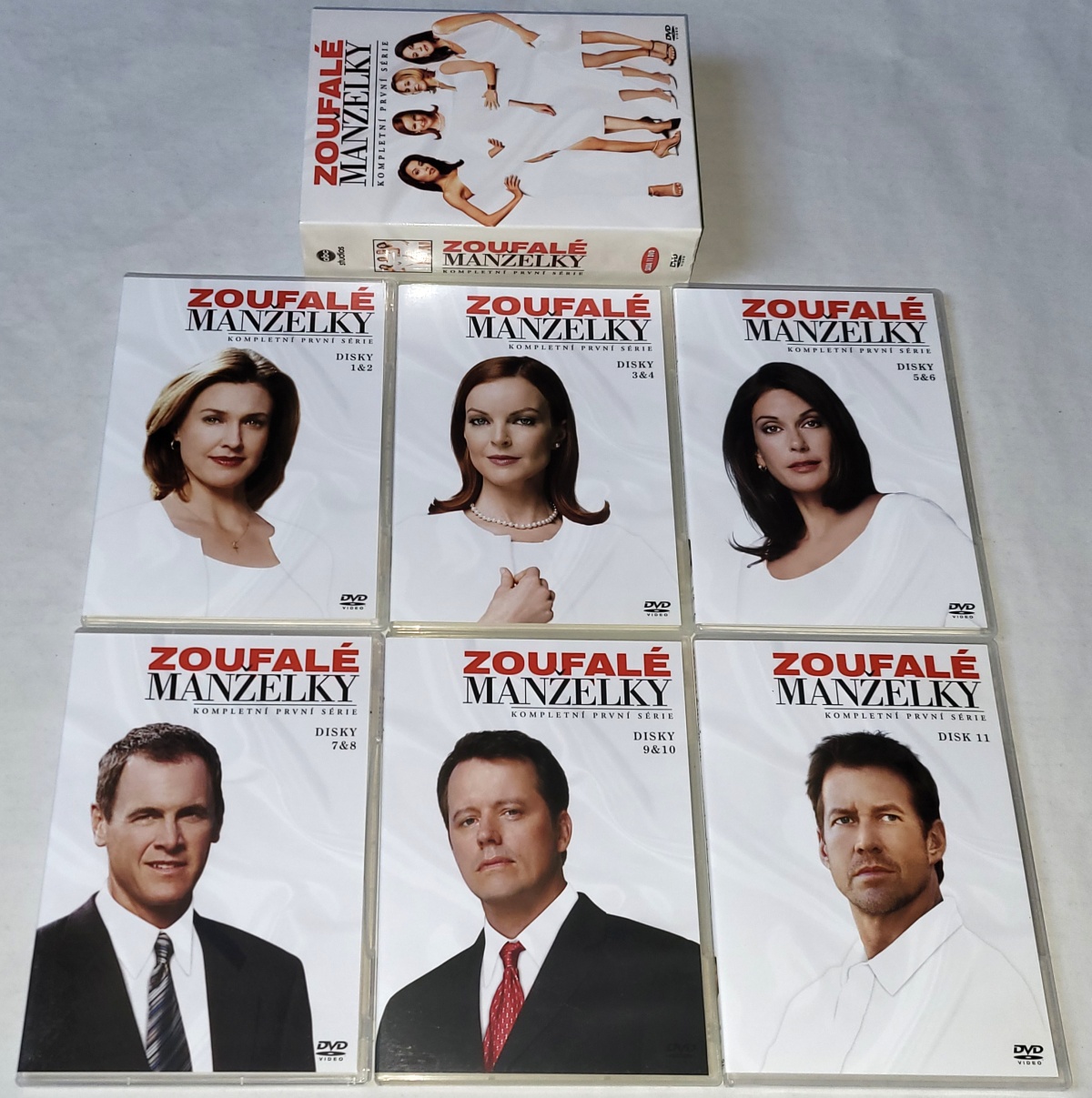 Zoufalé manželky - Kompletní 1. série (11 x DVD)