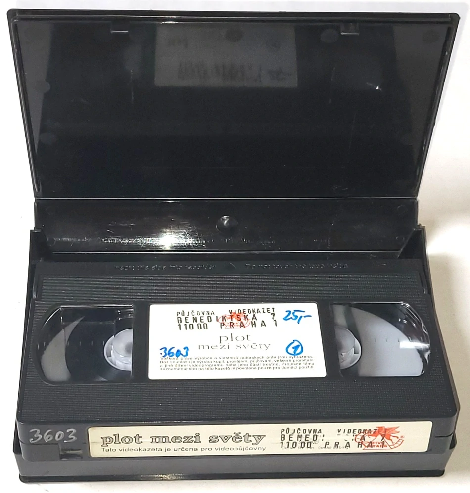 Plot mezi světy / VHS kazeta