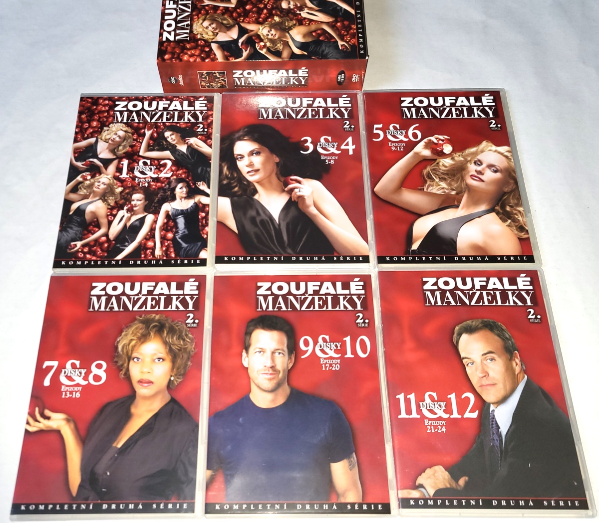 Zoufalé manželky - Kompletní 2. série (12 x DVD)