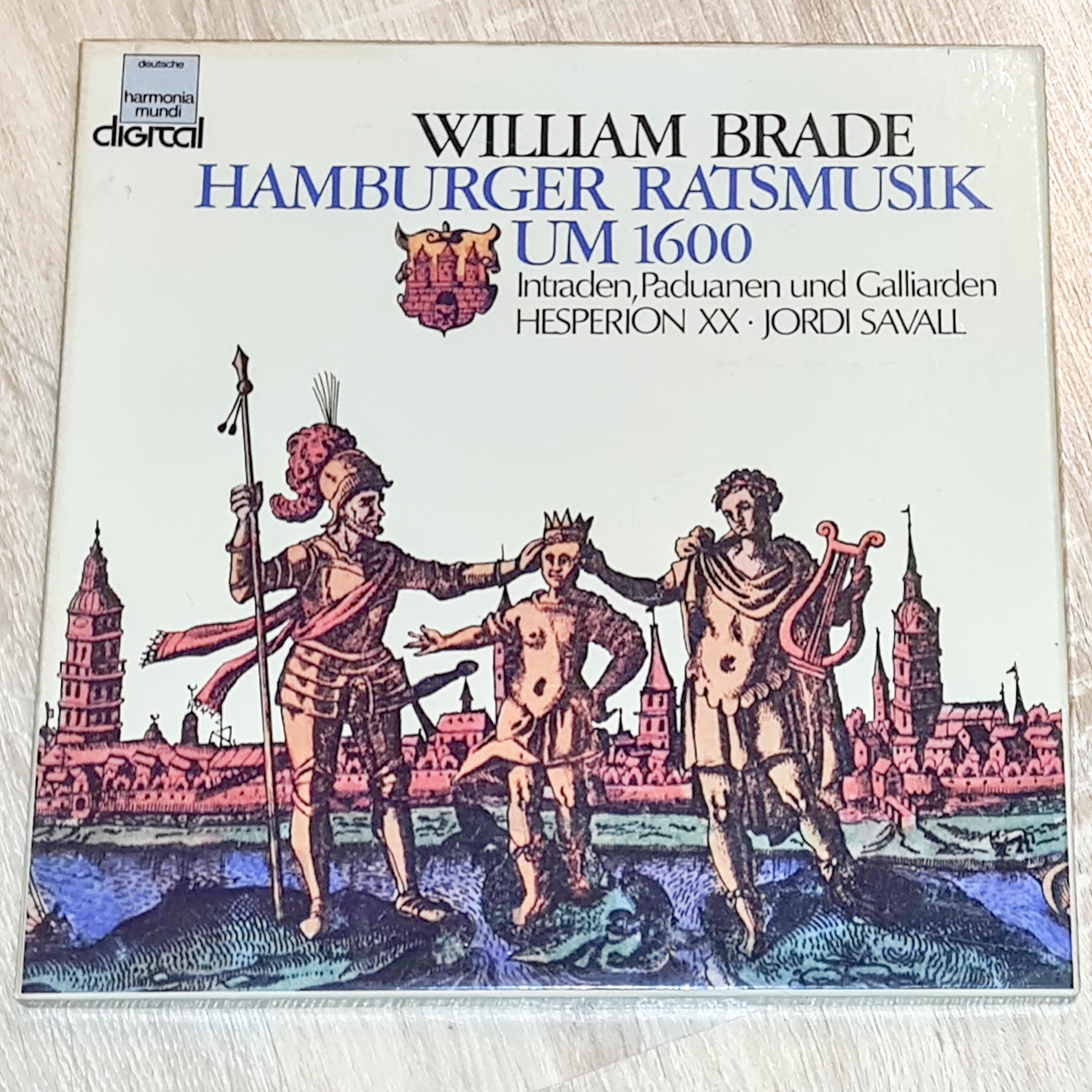 William Brade, Hespèrion XX, Jordi Savall – Hamburger Ratsmusik Um 1600 Consort Music (Intradas • Paduanas • Galliards) 1983 EX, VYPRANÉ Vinyl (Box Set 2LP)