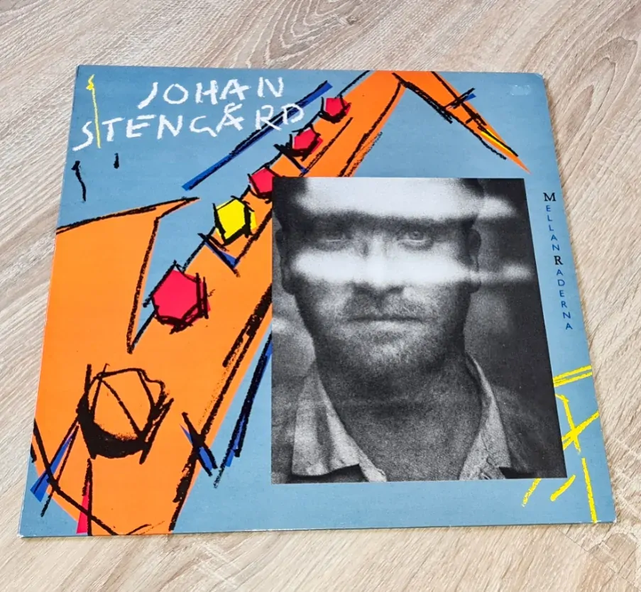 Johan Stengård – Mellan Raderna 1985 VG-, VYPRANÁ Vinyl (LP)