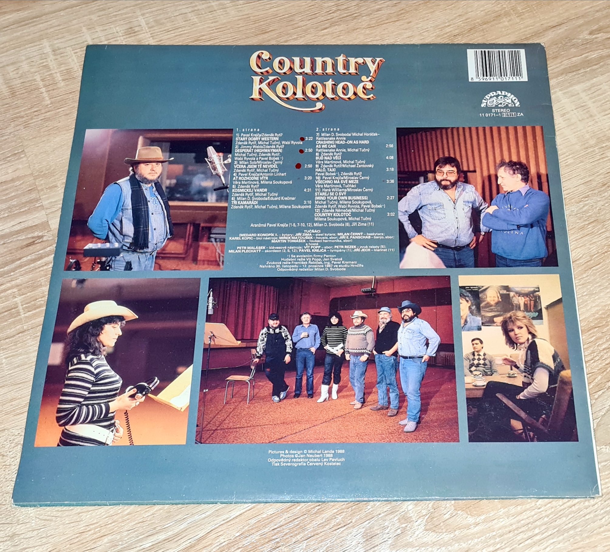 Michal Tučný - Pavel Bobek - Zdeněk Rytíř - Wabi Ryvola - Věra Martinová - Milena Soukupová - Rattlesnake Annie – Country Kolotoč 1981 EX, VYPRANÁ Vinyl (LP)