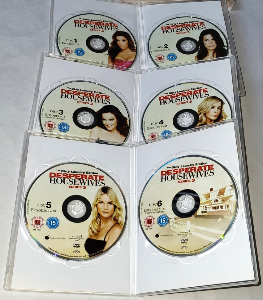 Zoufalé manželky - Kompletní 3. série (6 x DVD)