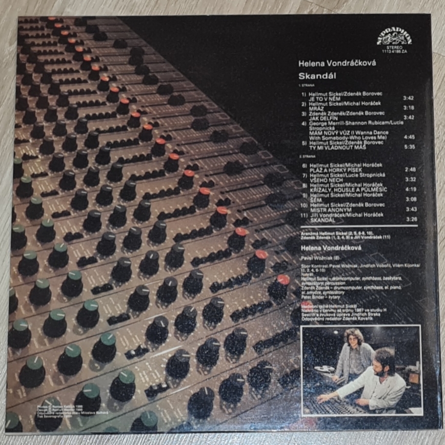 Helena Vondráčková – Skandál 1988 VG+, VYPRANÁ Vinyl (LP + příloha)