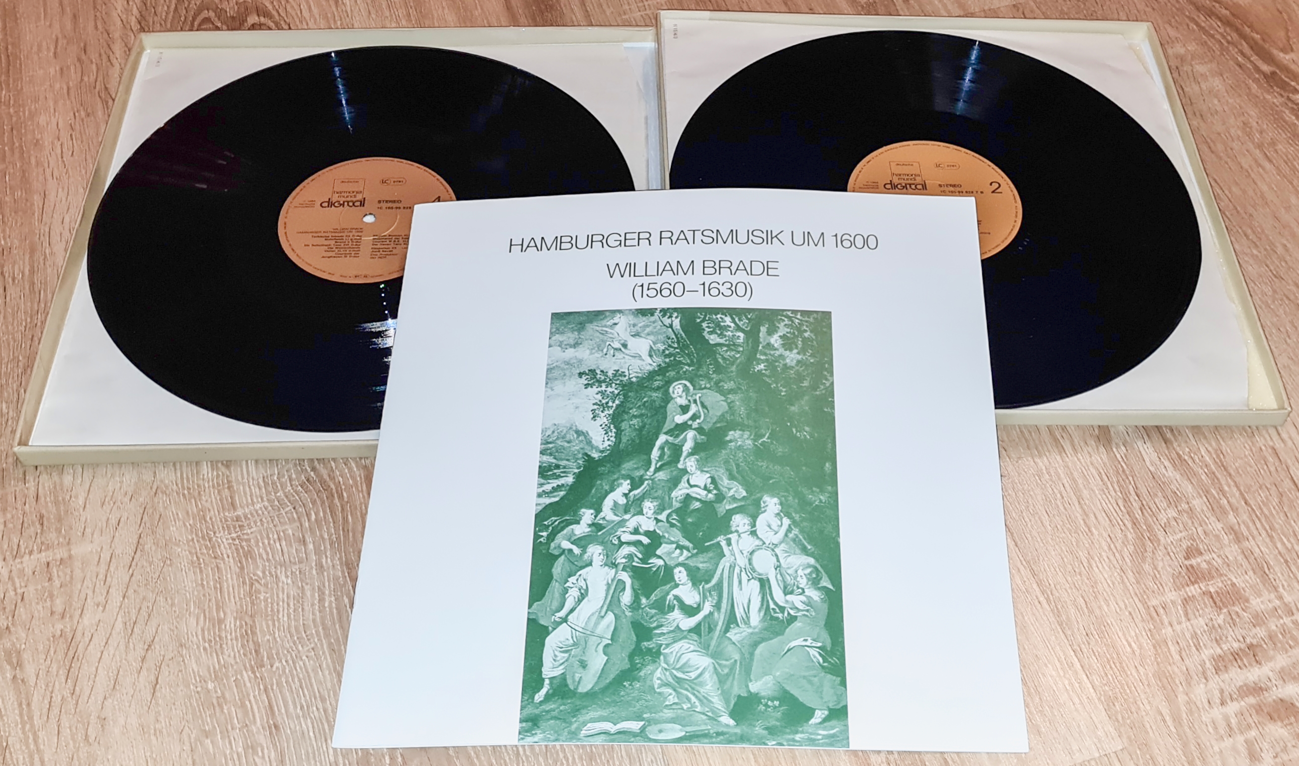 William Brade, Hespèrion XX, Jordi Savall – Hamburger Ratsmusik Um 1600 Consort Music (Intradas • Paduanas • Galliards) 1983 EX, VYPRANÉ Vinyl (Box Set 2LP)