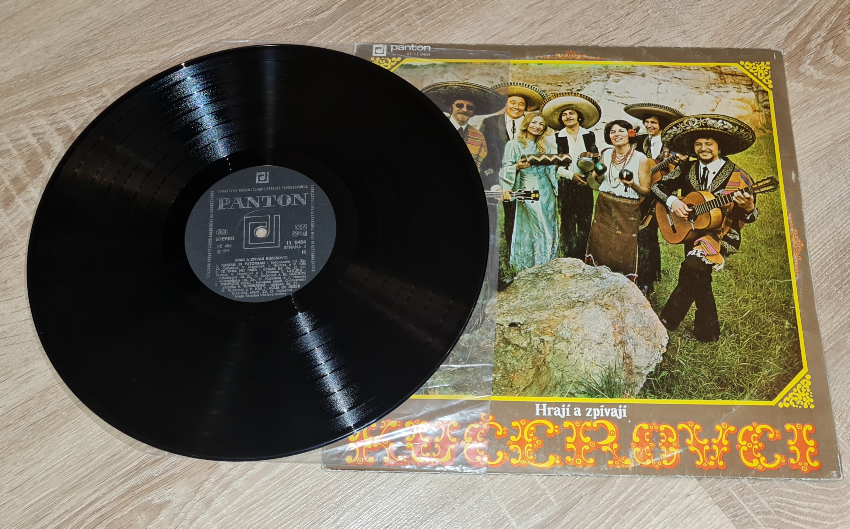 Kučerovci – Hrají A Zpívají Kučerovci 1974 VG+, VYPRANÁ Vinyl (LP)