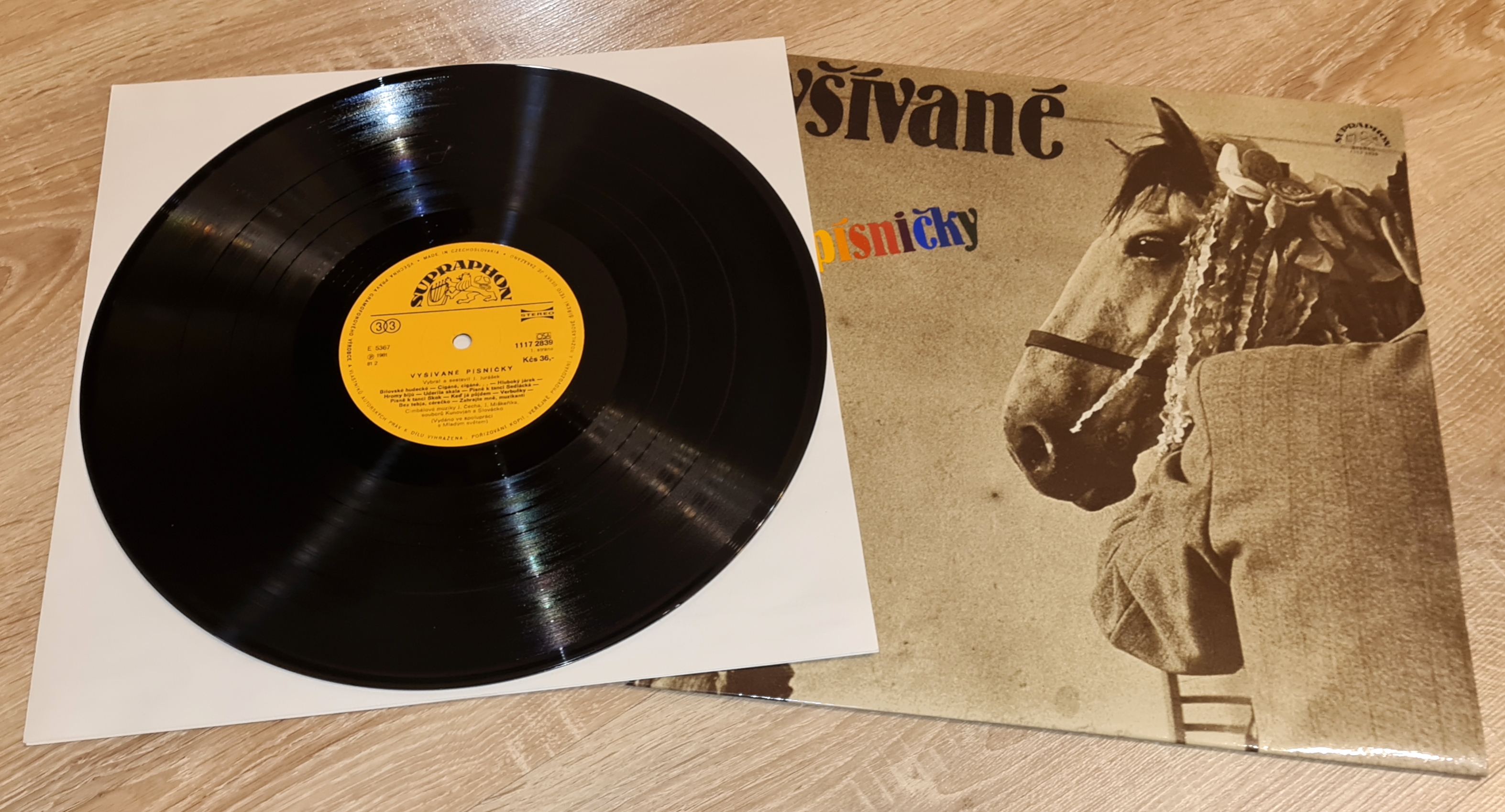 Vyšívané Písničky 1981 VG+, VYPRANÁ Vinyl (LP)