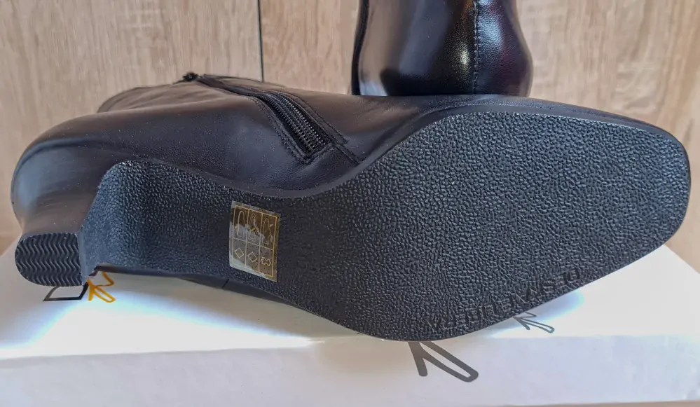 Dámské polokozačky DESKA N7603F, velikost 35 Výprodej