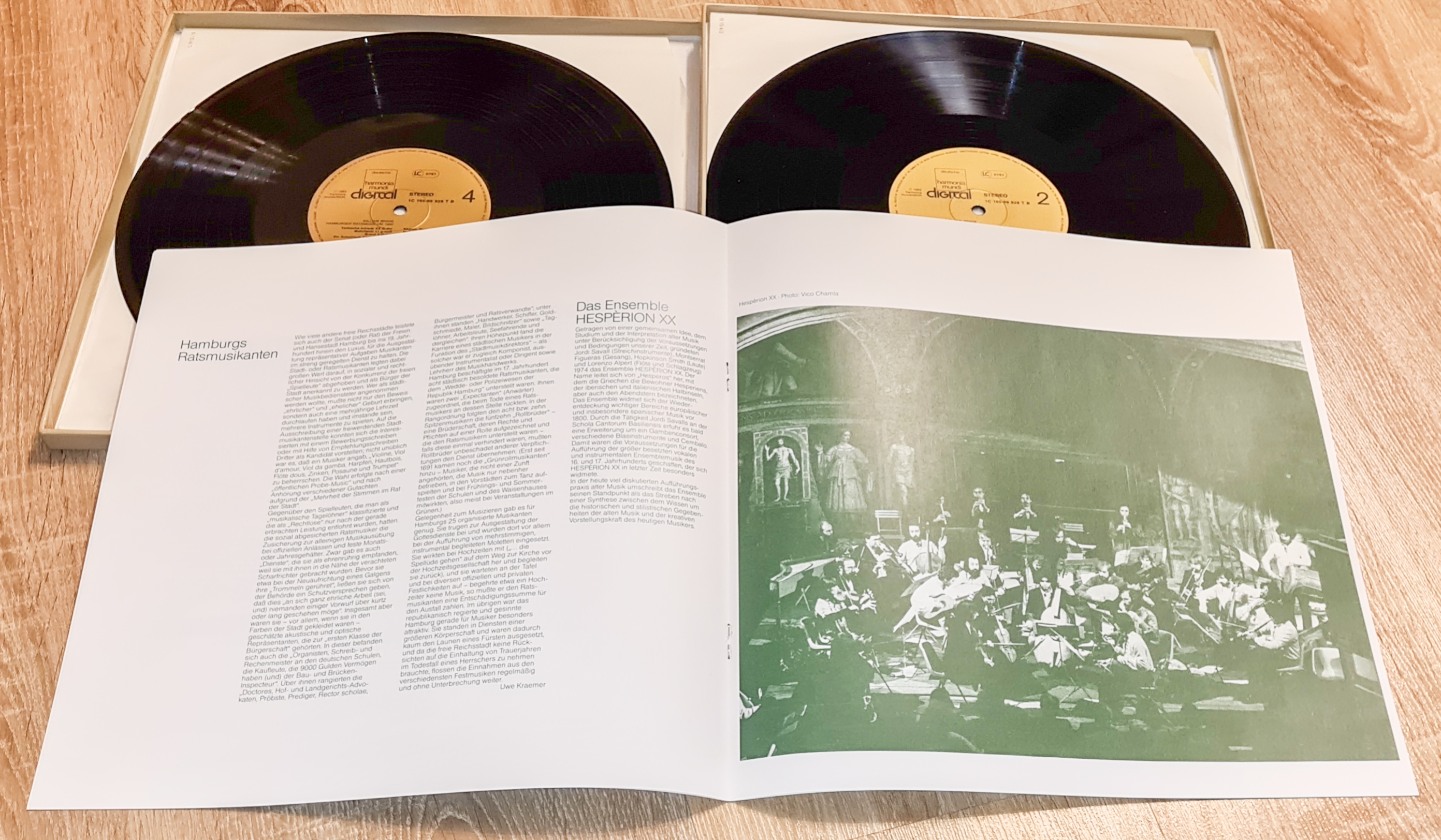 William Brade, Hespèrion XX, Jordi Savall – Hamburger Ratsmusik Um 1600 Consort Music (Intradas • Paduanas • Galliards) 1983 EX, VYPRANÉ Vinyl (Box Set 2LP)