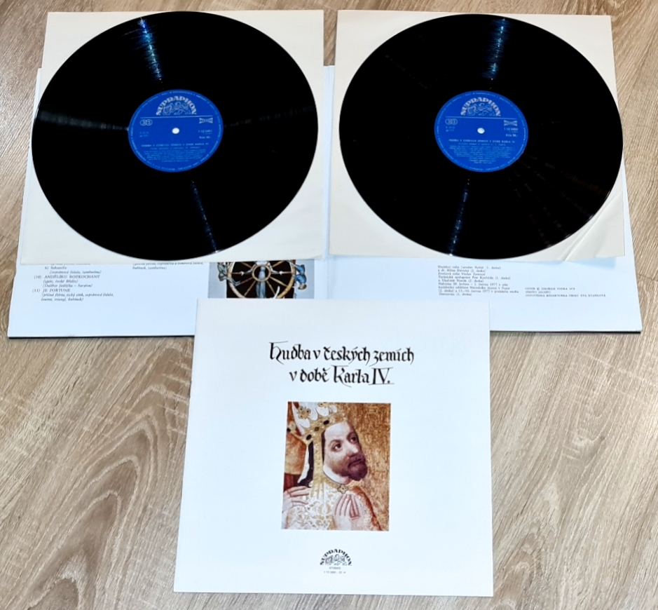 Symposium Musicum / Pražští Madrigalisté – Hudba V Českých Zemích V Době Karla IV. 1978 EX, VYPRANÉ Vinyl (2LP + příloha)